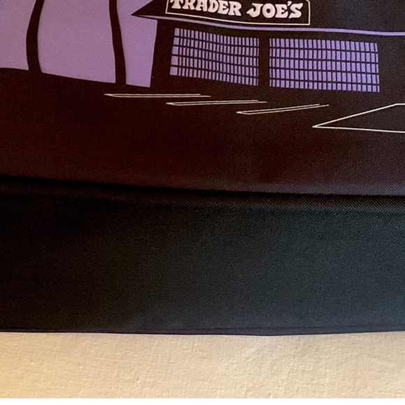 Trader Joe's Limited Edition Lavender Insulated Tote Cooler Bag Foldable NEW - Picture 3 of 7